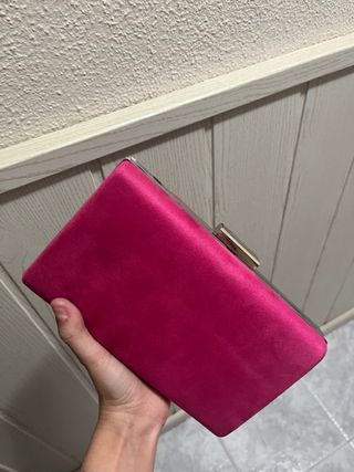 Bolso de mano fucsia y plateado
