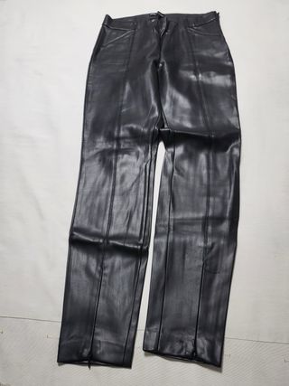 Pantalón efecto piel Zara Talla M