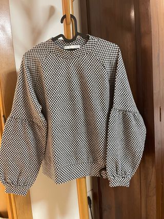 Jersey geométrico blanco y negro