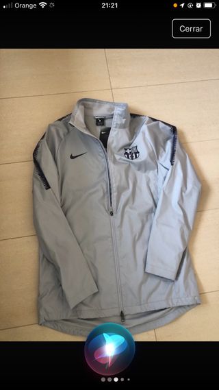 Chaqueta Nike chico gris nueva.