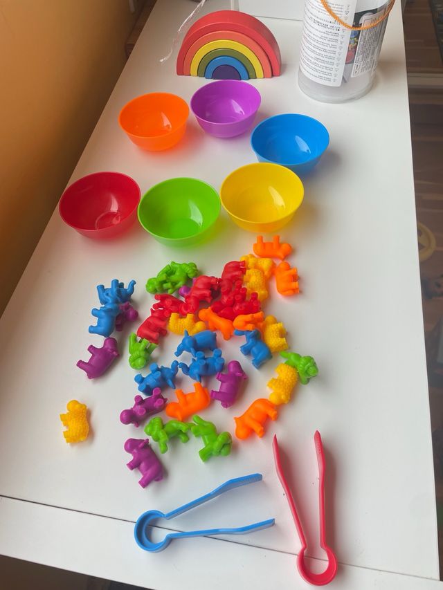 Juego de clasificación de colores y animales