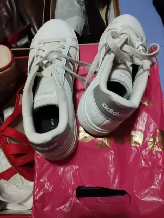 Zapatillas Adidas Blancas y Grises