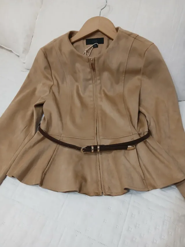 Chaqueta Zara efecto ante beige