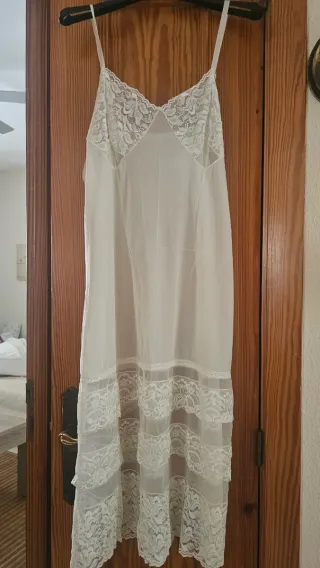 Camisón blanco de encaje