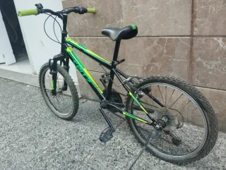Bicicleta Montaña Negra y Verde