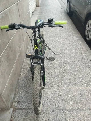 Bicicleta Montaña Negra y Verde