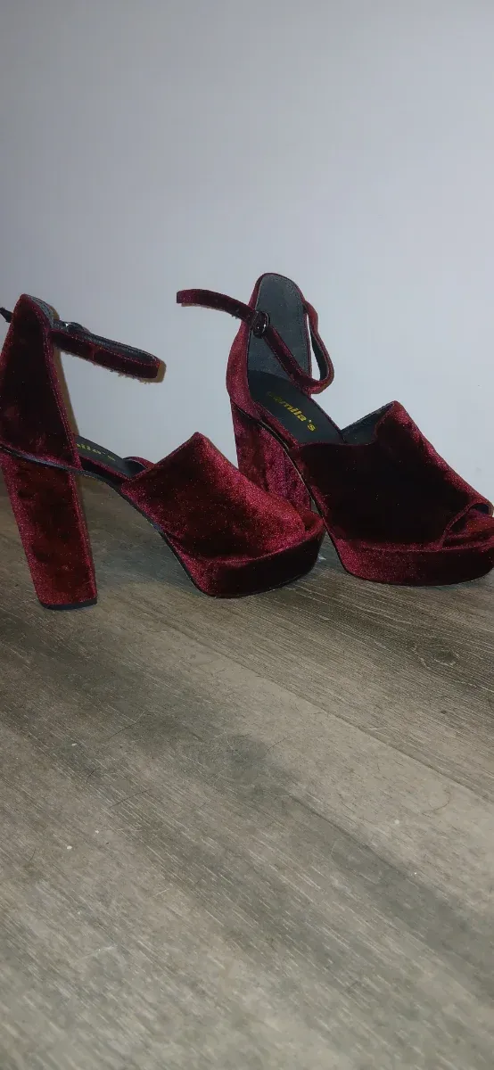 Zapatos tacón burdeos terciopelo