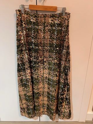 Falda midi lentejuelas Zara.