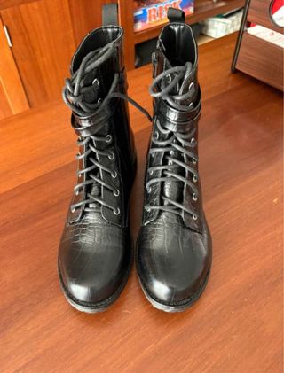 Botines Rainbow Negros Talla 39
Nuevos