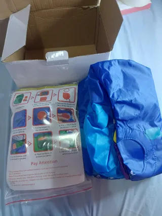 Disfraz inflable azul con ventilador