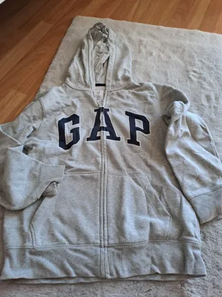 Sudadera Gap con capucha gris niño
