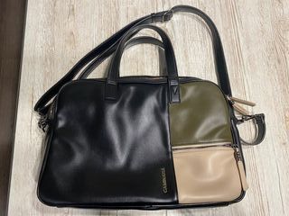 Bolso Caminatta Mujer, negro, beige y verde.