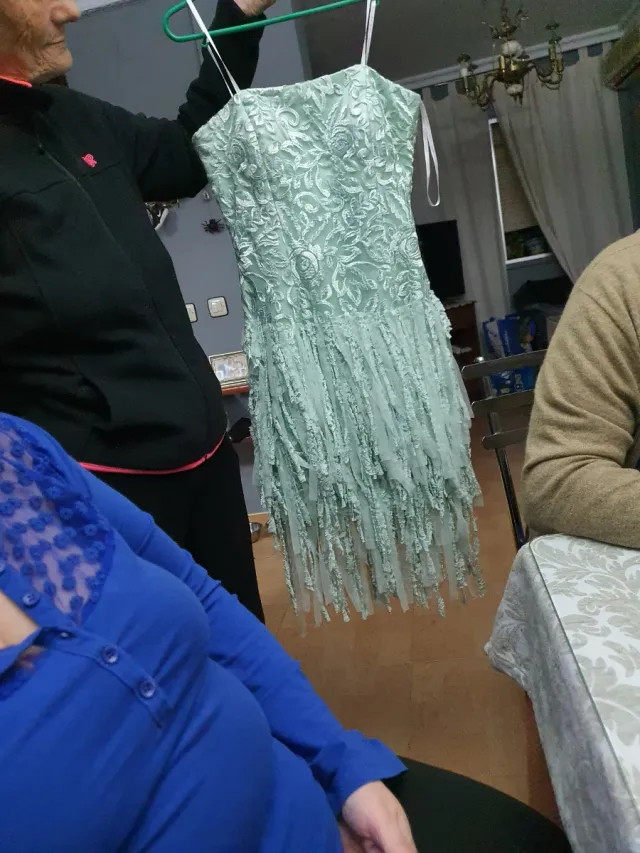 Vestido verde con flecos