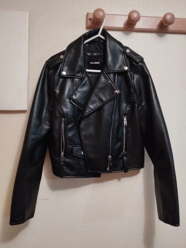Chaqueta Cuero Sintético Pull&Bear Negra