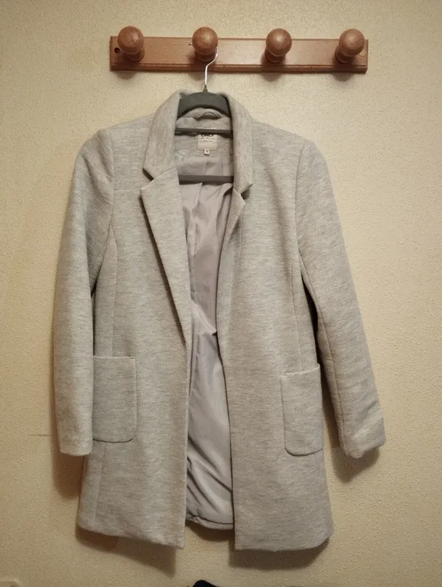 Abrigo gris Only de vestir