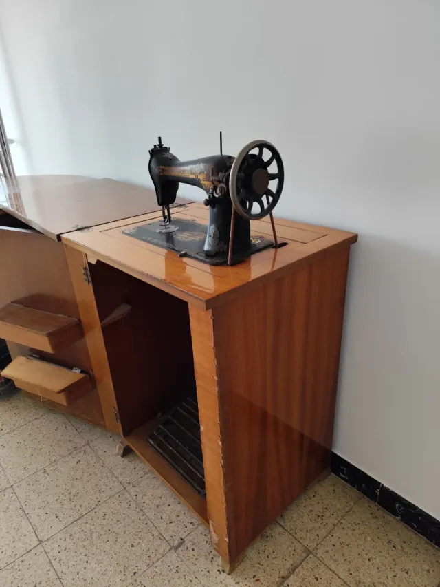 Máquina de coser Singer antigua