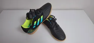 Botas de fútbol sala Adidas negras y verdes
