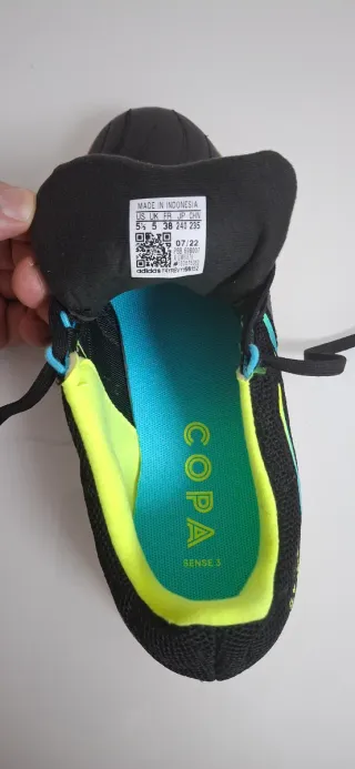 Botas de fútbol sala Adidas negras y verdes