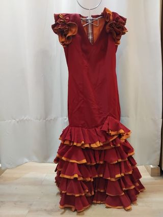 Traje de flamenca burdeos y albero