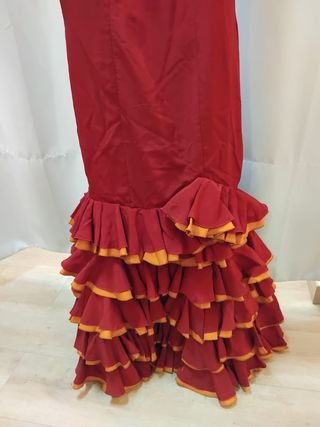 Traje de flamenca burdeos y albero