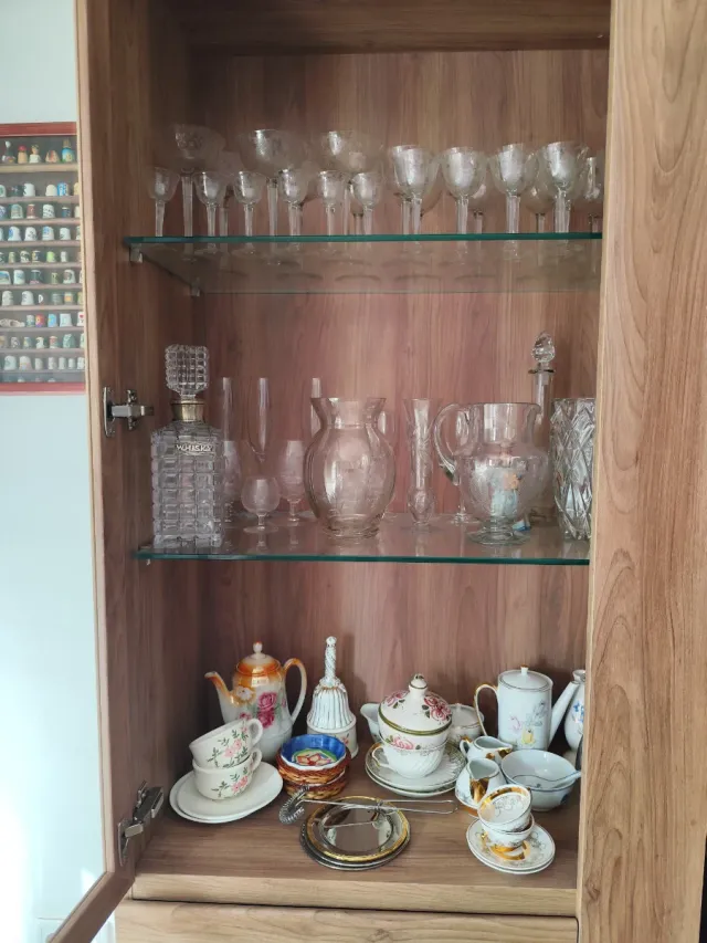Conjunto de vajilla de cristal y porcelana