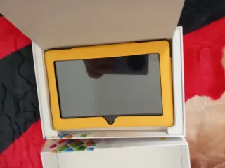 Tablet nueva color amarillo