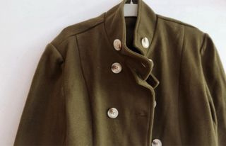 Chaqueta verde militar botones