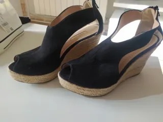 Sandalias de cuña negras