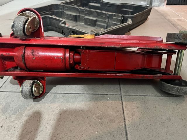 Gato Hidráulico Rojo