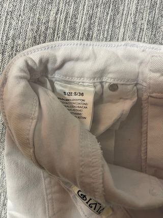 Lote 2 pantalones blancos
Puestos en na vez