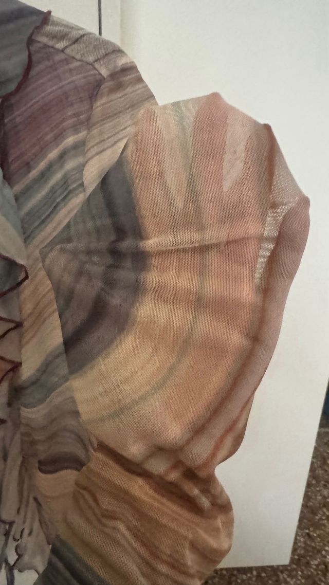 Camicetta multicolor con volant