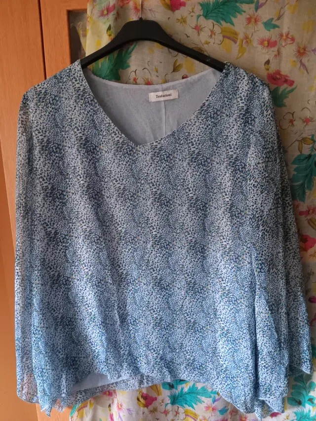 Blusa Tentazioni azul y blanca