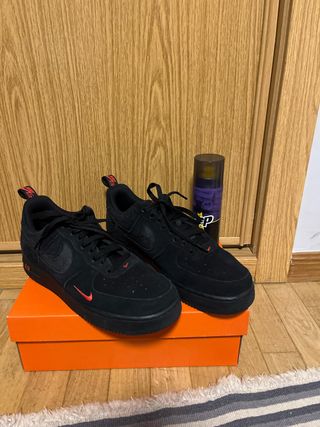 Nike Air Force 1 Negras y Rojas talla 43