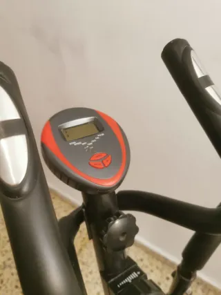 Bicicleta Elíptica Negra y Roja