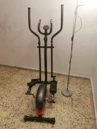 Bicicleta Elíptica Negra y Roja