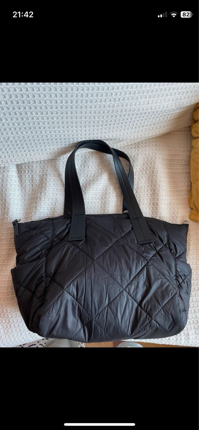 Bolso negro acolchado