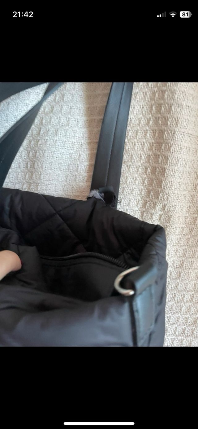 Bolso negro acolchado