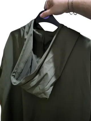 Parka verde con capucha