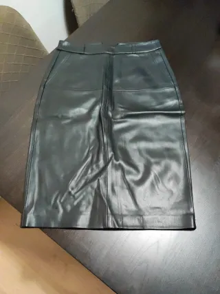 Falda cuero Mango Talla 34 , usada una vez 