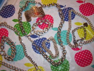 Bigiotteria: 3 collane e 5 braccialetti