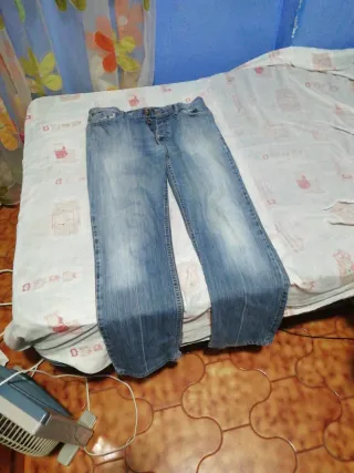 Pantalón vaquero Zara Talla 42