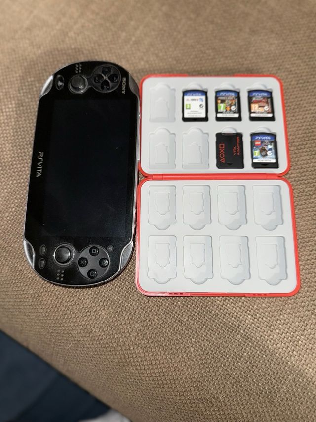 PS Vita Negra + 4 Juegos + Adaptador