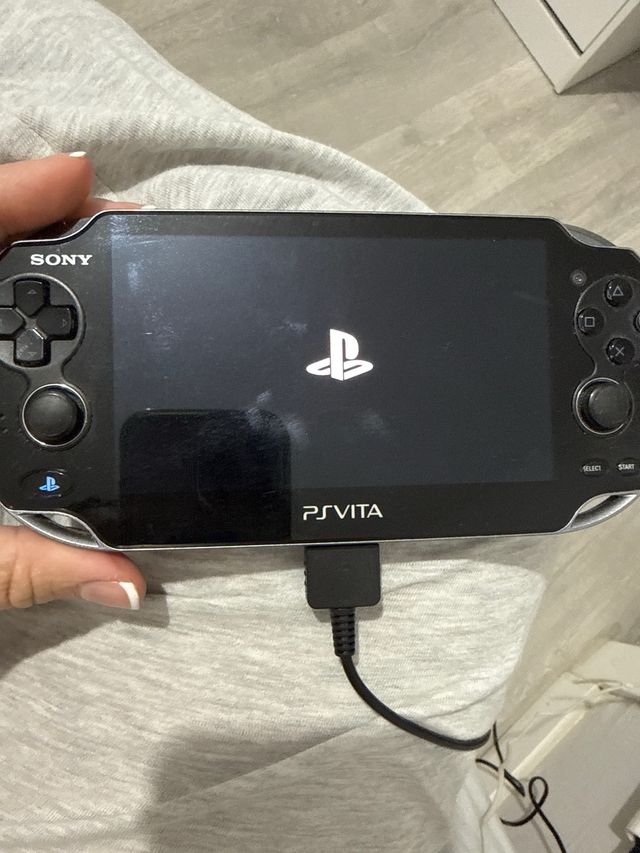 PS Vita Negra + 4 Juegos + Adaptador