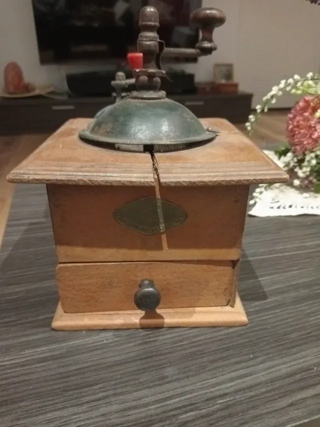 Molinillo de café Peujot antiguo