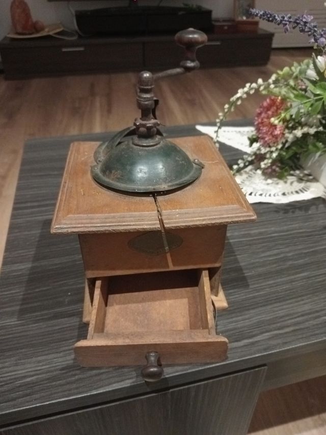 Molinillo de café Peujot antiguo