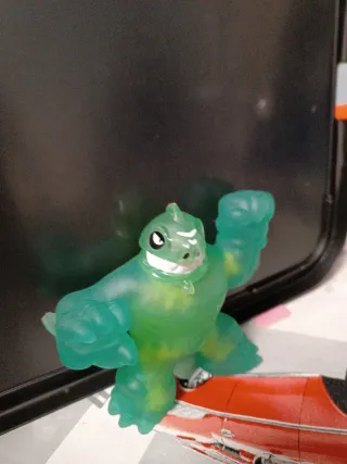 Héroes Goo Jit Zu Stretch Strikers