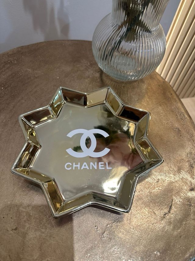 Bandeja estrella Chanel dorada