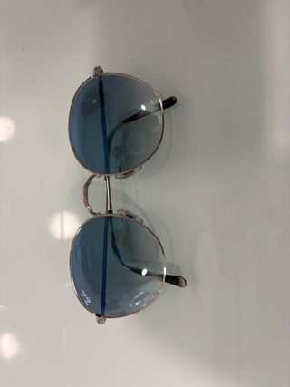 Gafas de sol Ray-Ban azules y plateadas