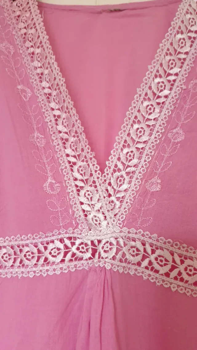 Blusa rosa con pizzo