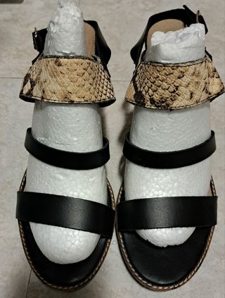 Sandalias Beige y Negro